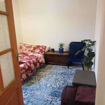 Single Bedroom In A Cozy Maisonette - Bushey Exterior photo