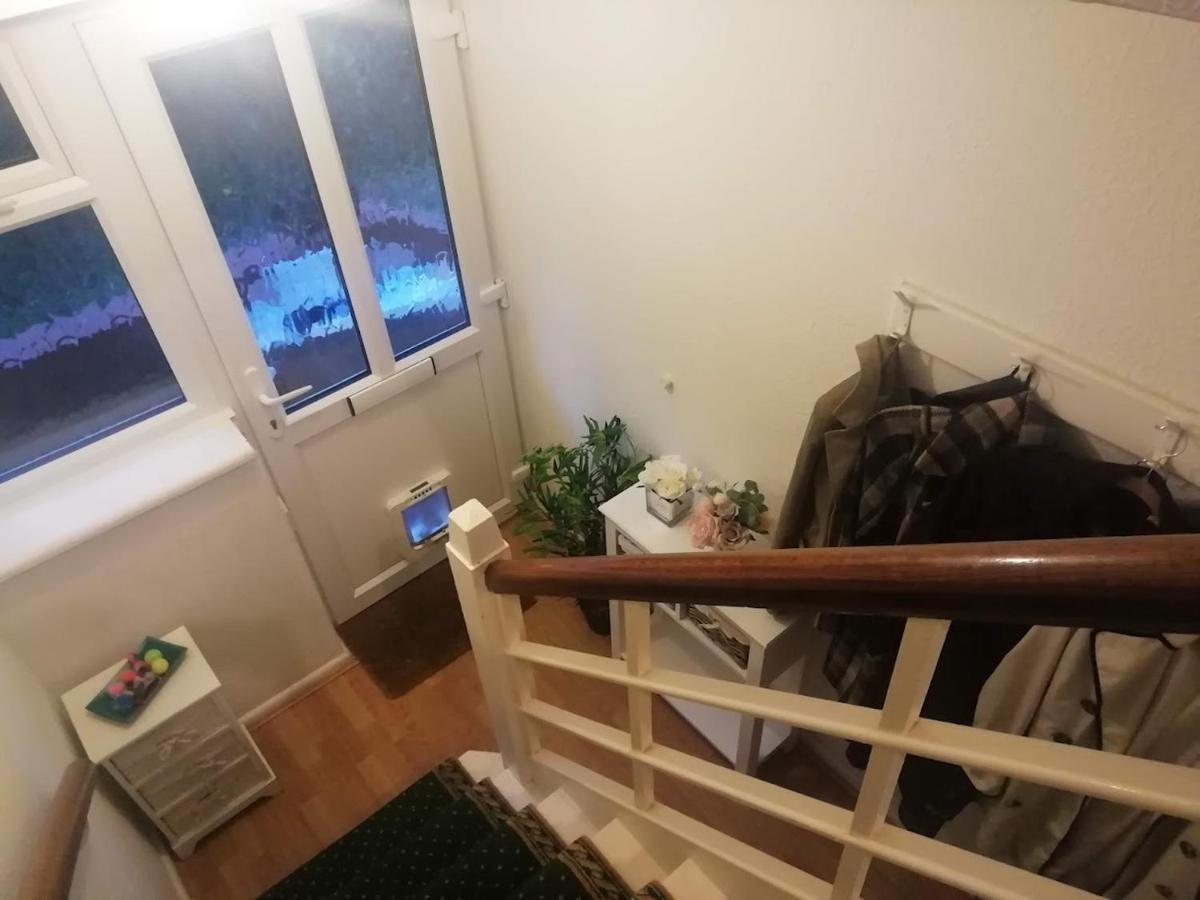 Single Bedroom In A Cozy Maisonette - Bushey Exterior photo